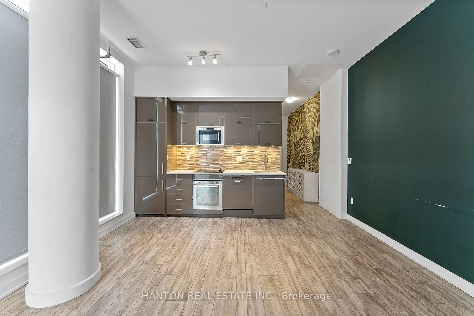 1101 Queen Street W, #105