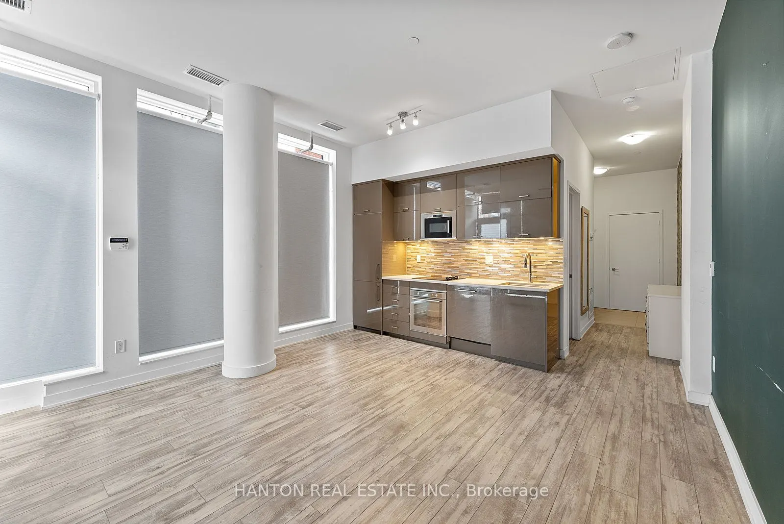 1101 Queen Street W, #105