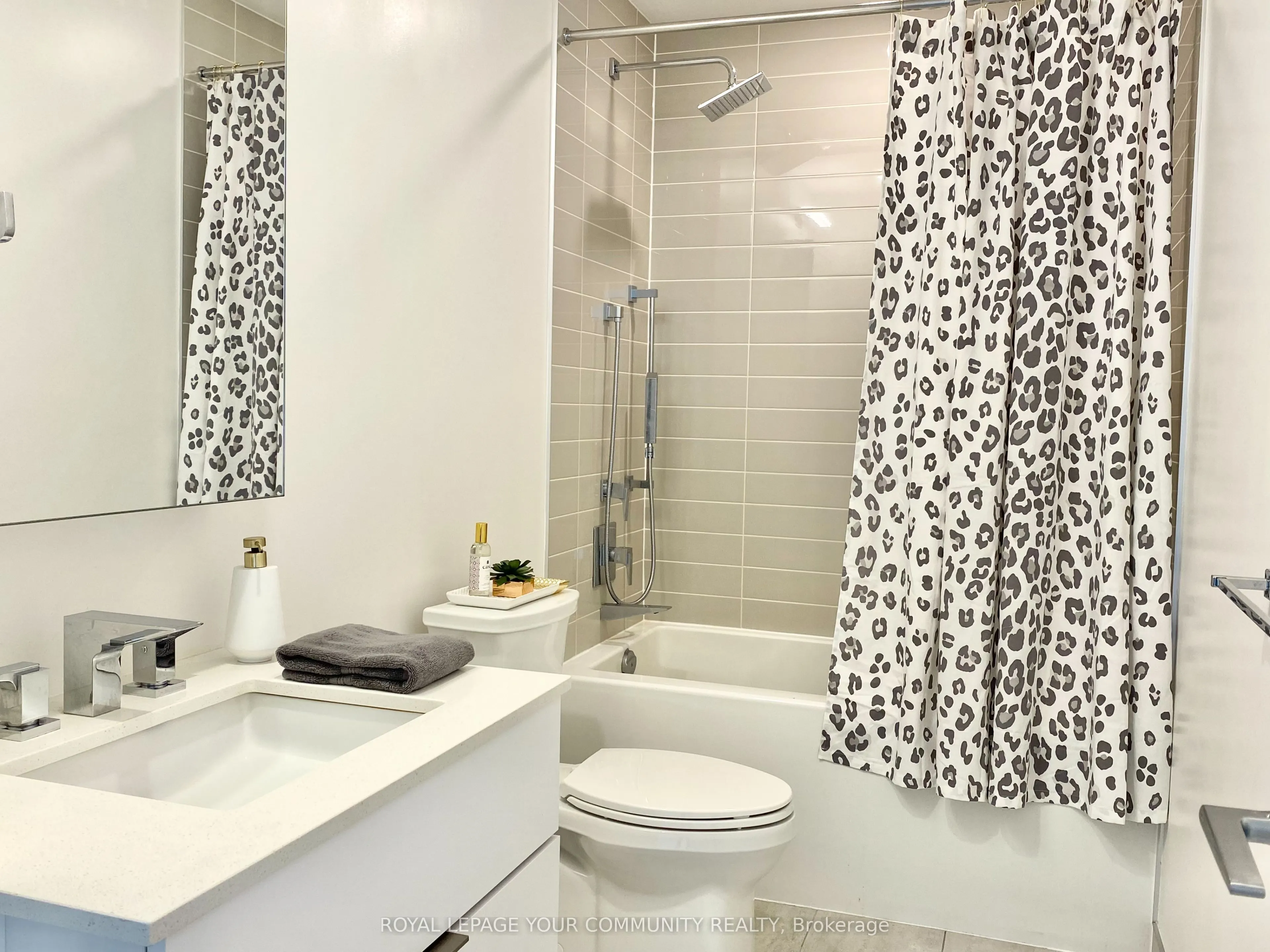 25 Richmond Street E, #2701