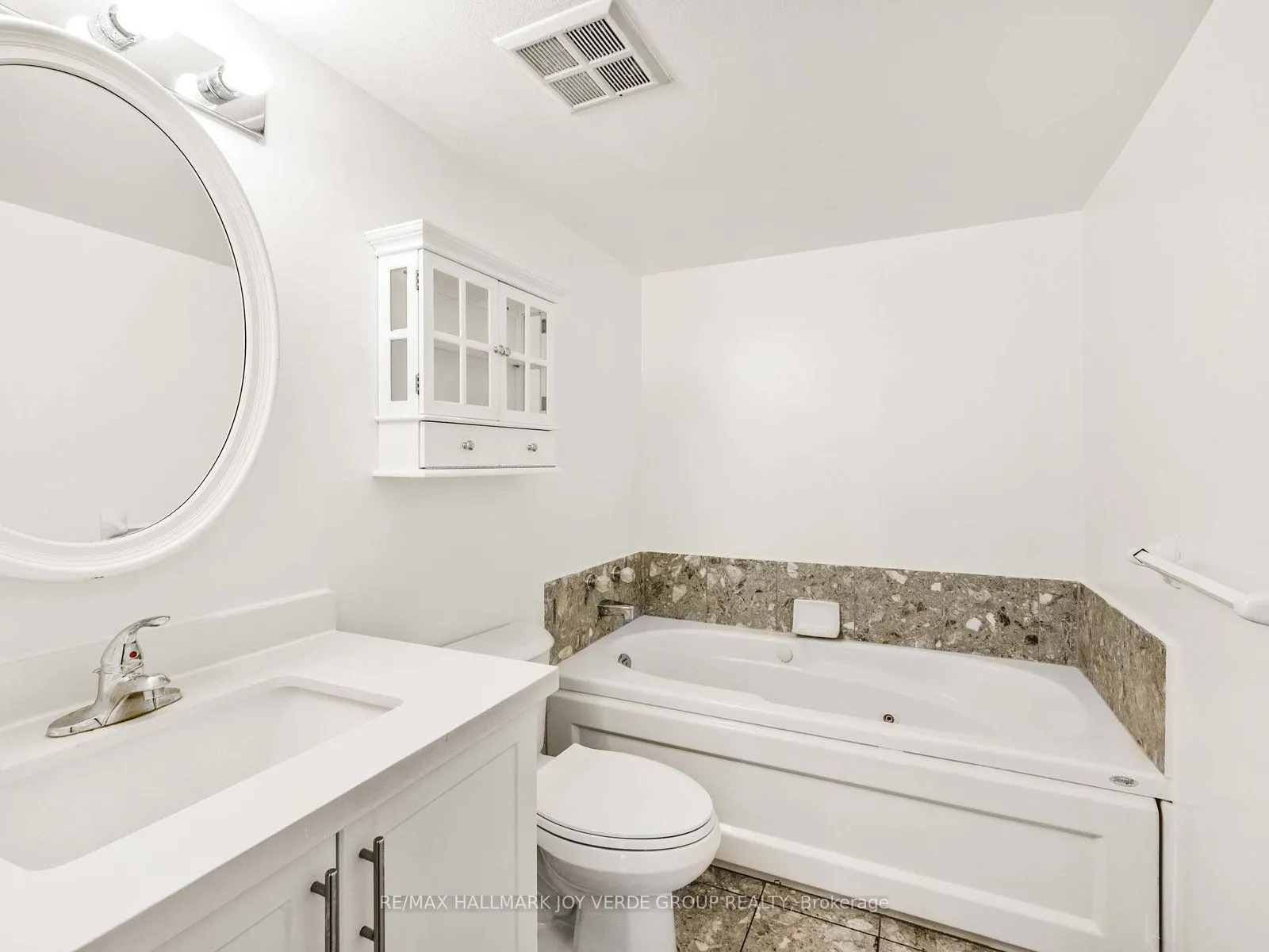7 Carlton Street, #1213