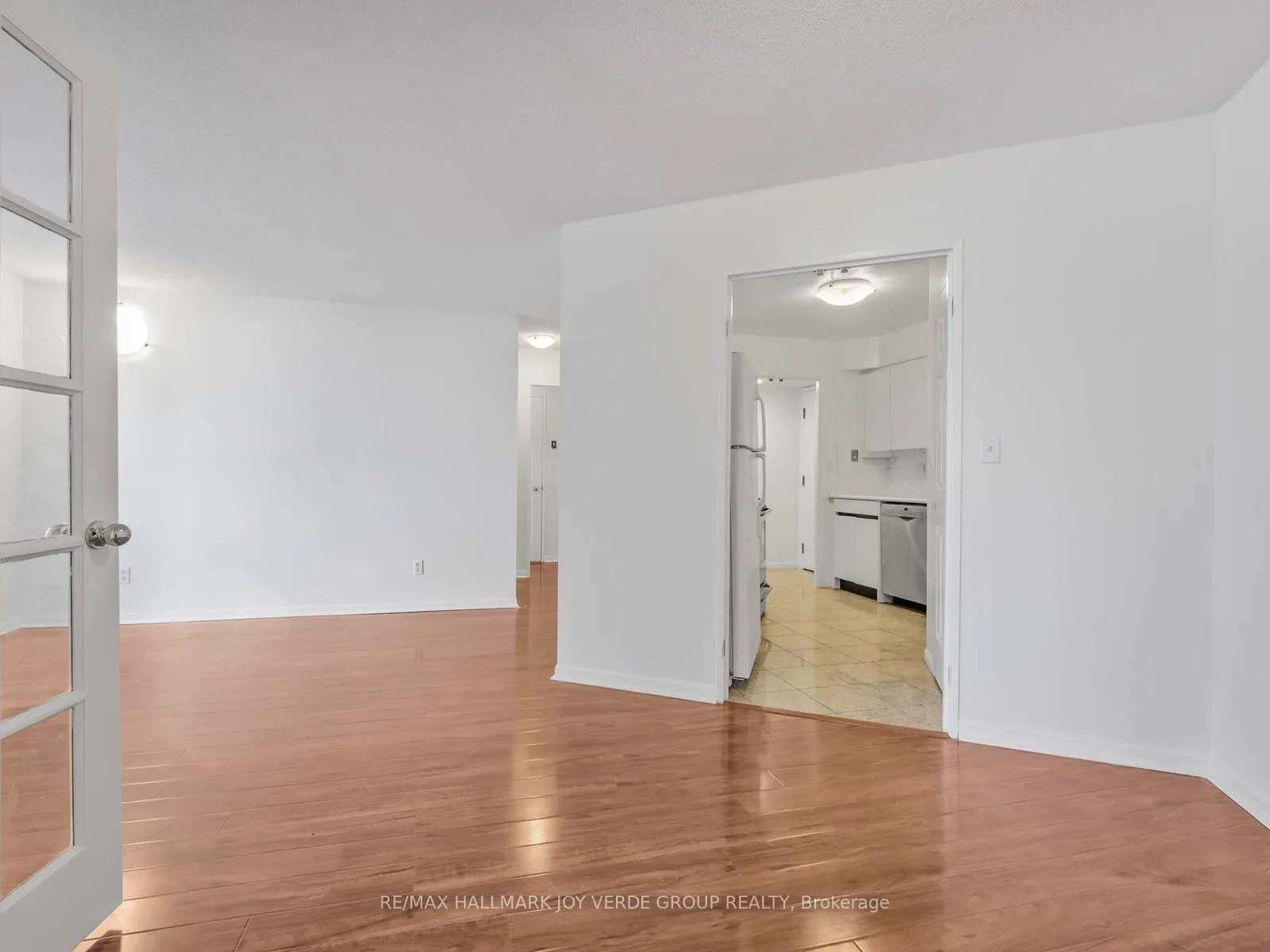 7 Carlton Street, #1213