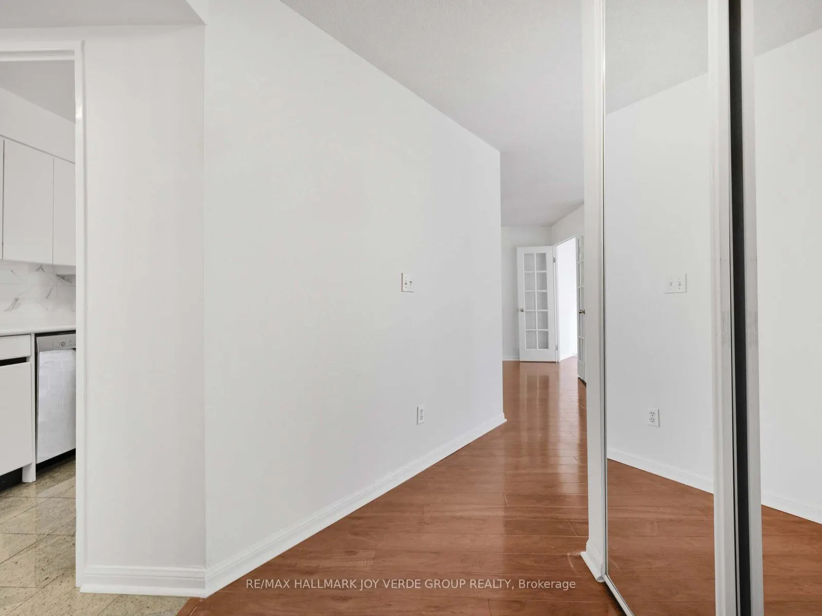 7 Carlton Street, #1213