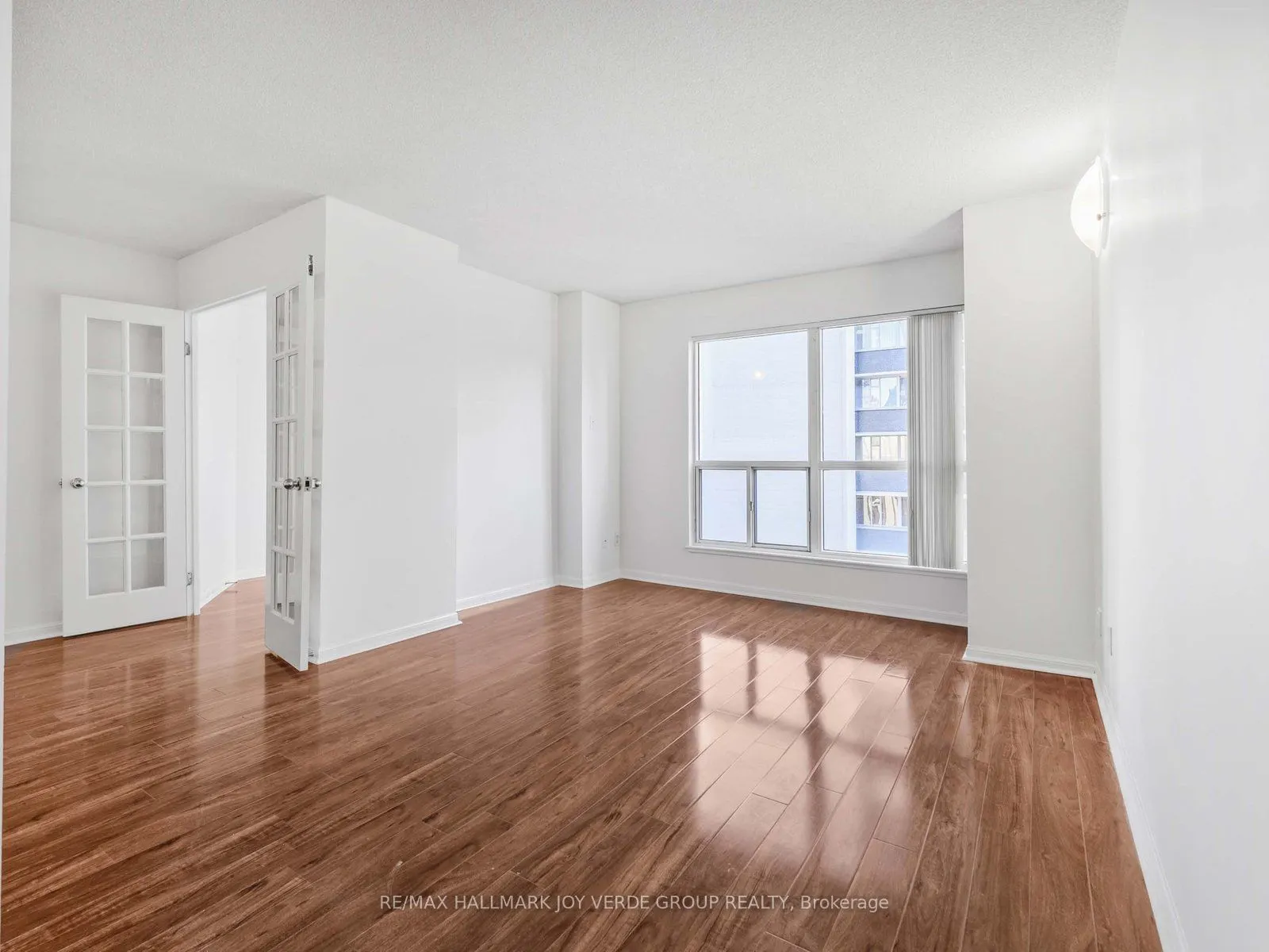 7 Carlton Street, #1213