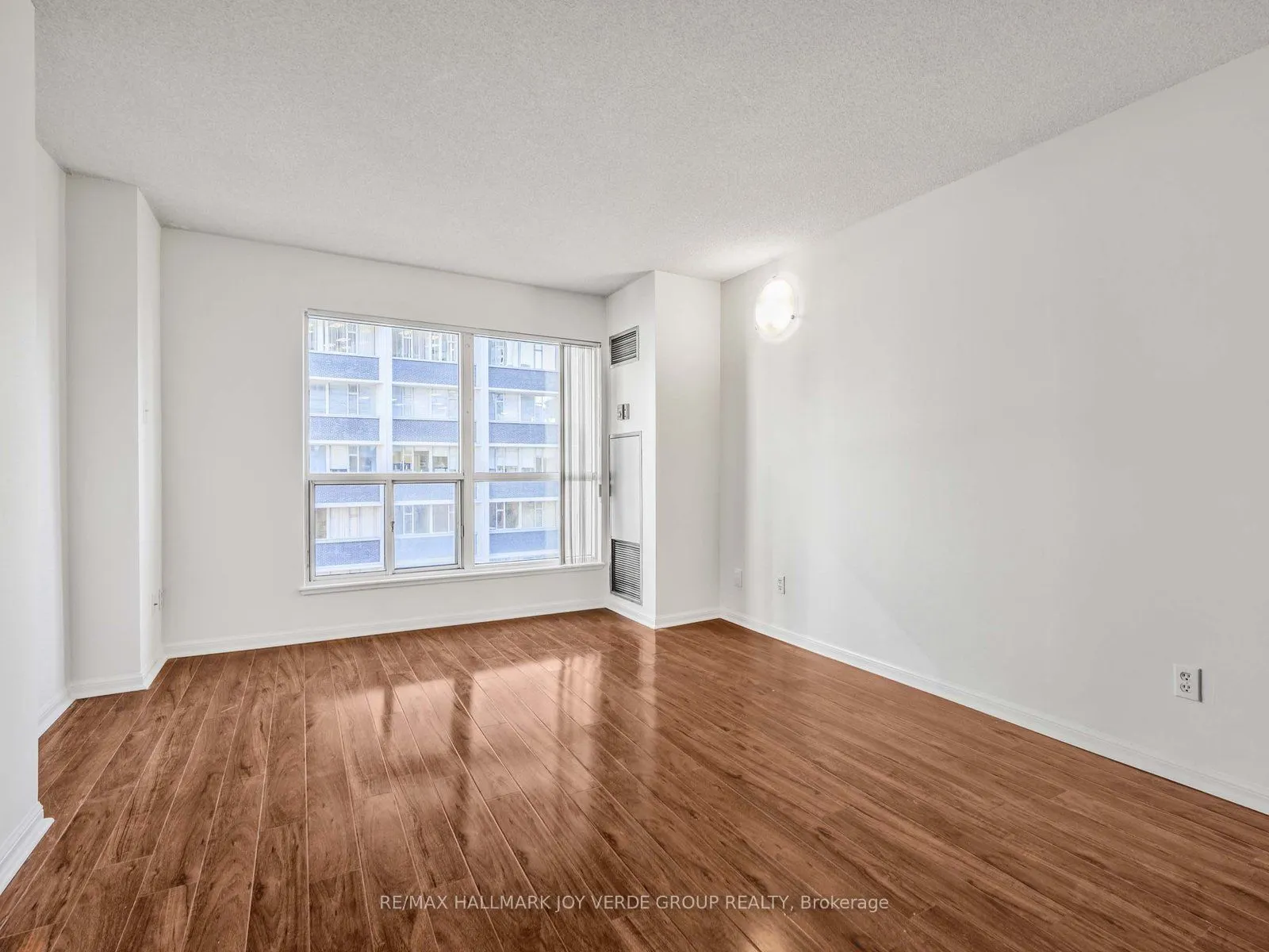 7 Carlton Street, #1213