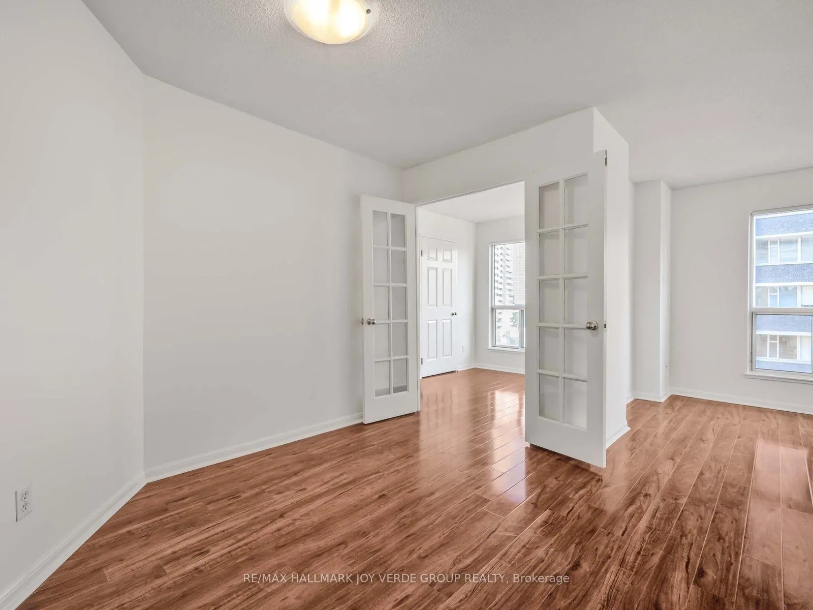 7 Carlton Street, #1213