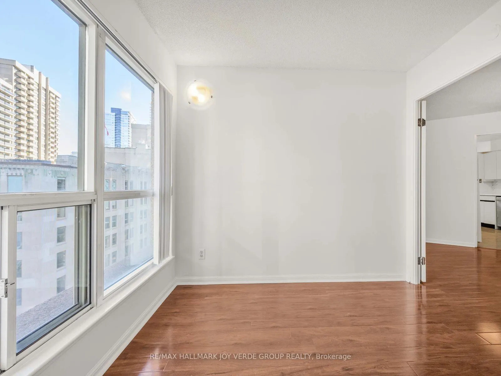 7 Carlton Street, #1213