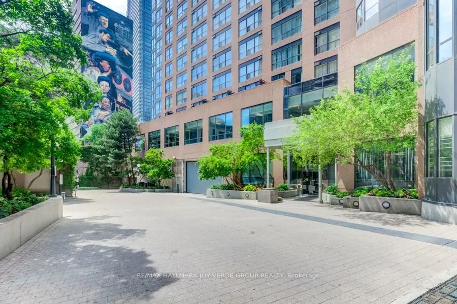 7 Carlton Street, #1213