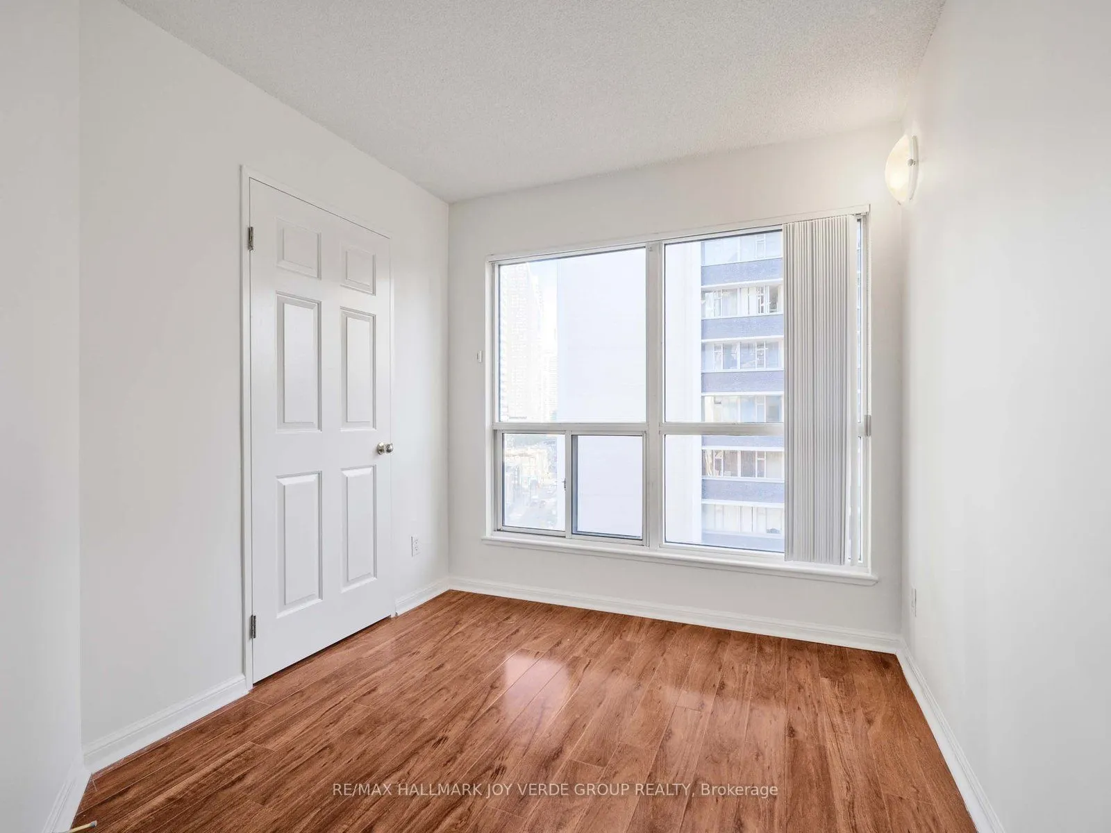 7 Carlton Street, #1213