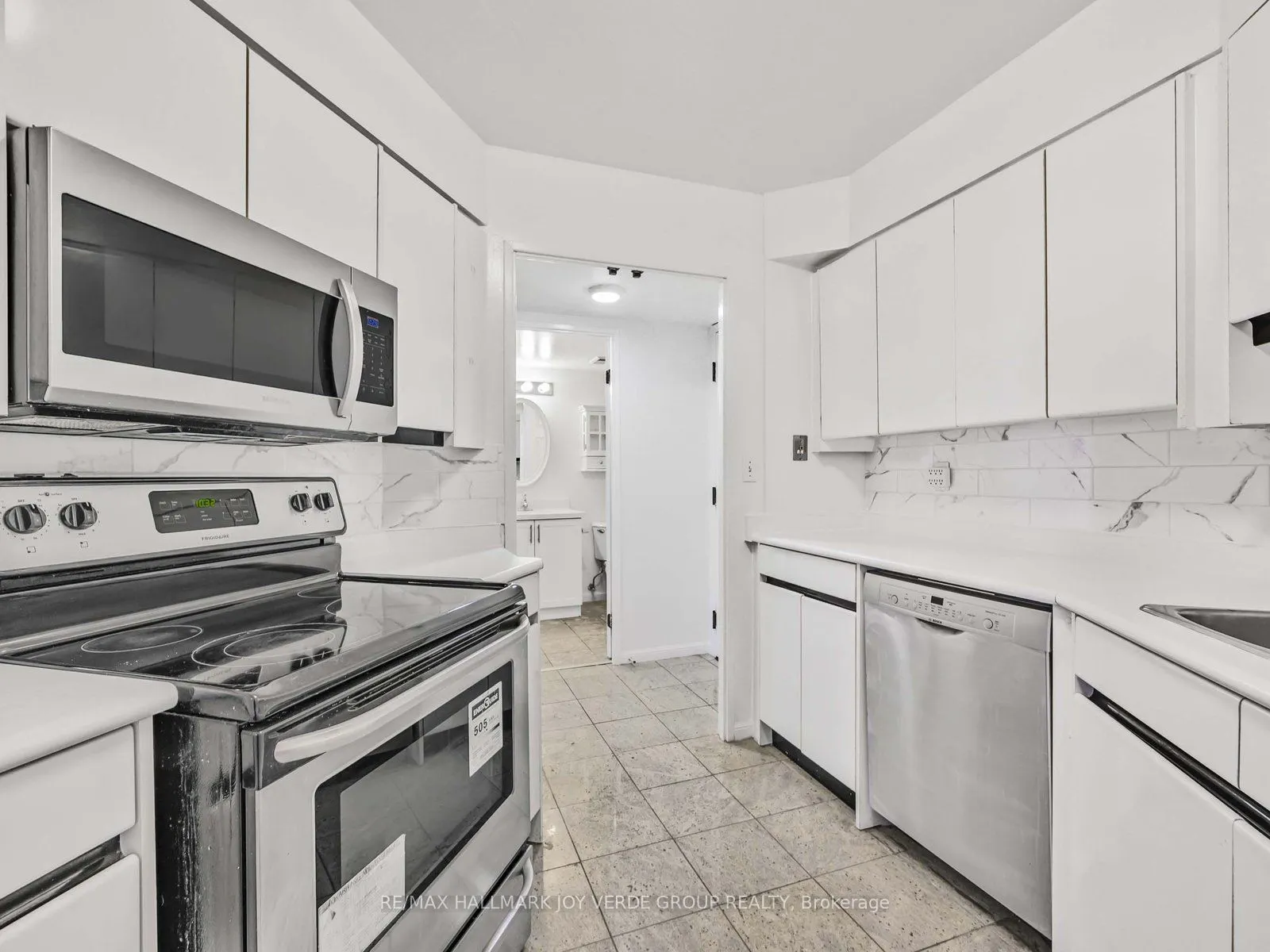 7 Carlton Street, #1213