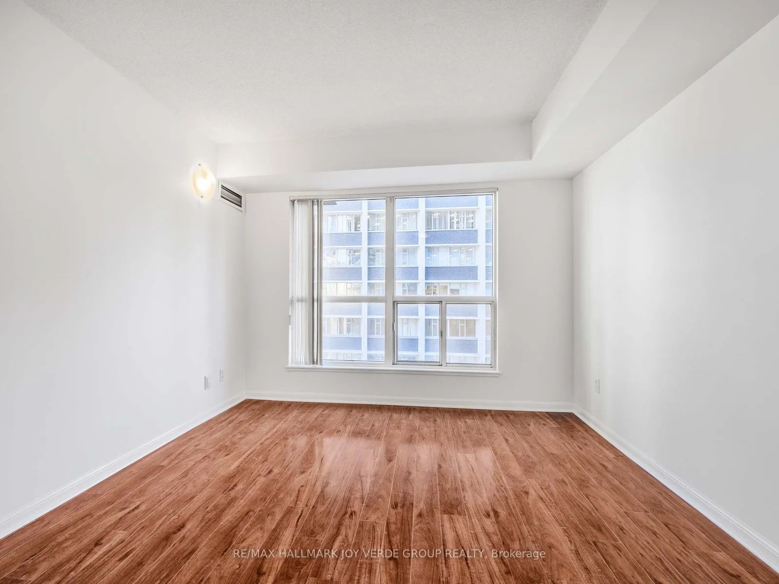 7 Carlton Street, #1213