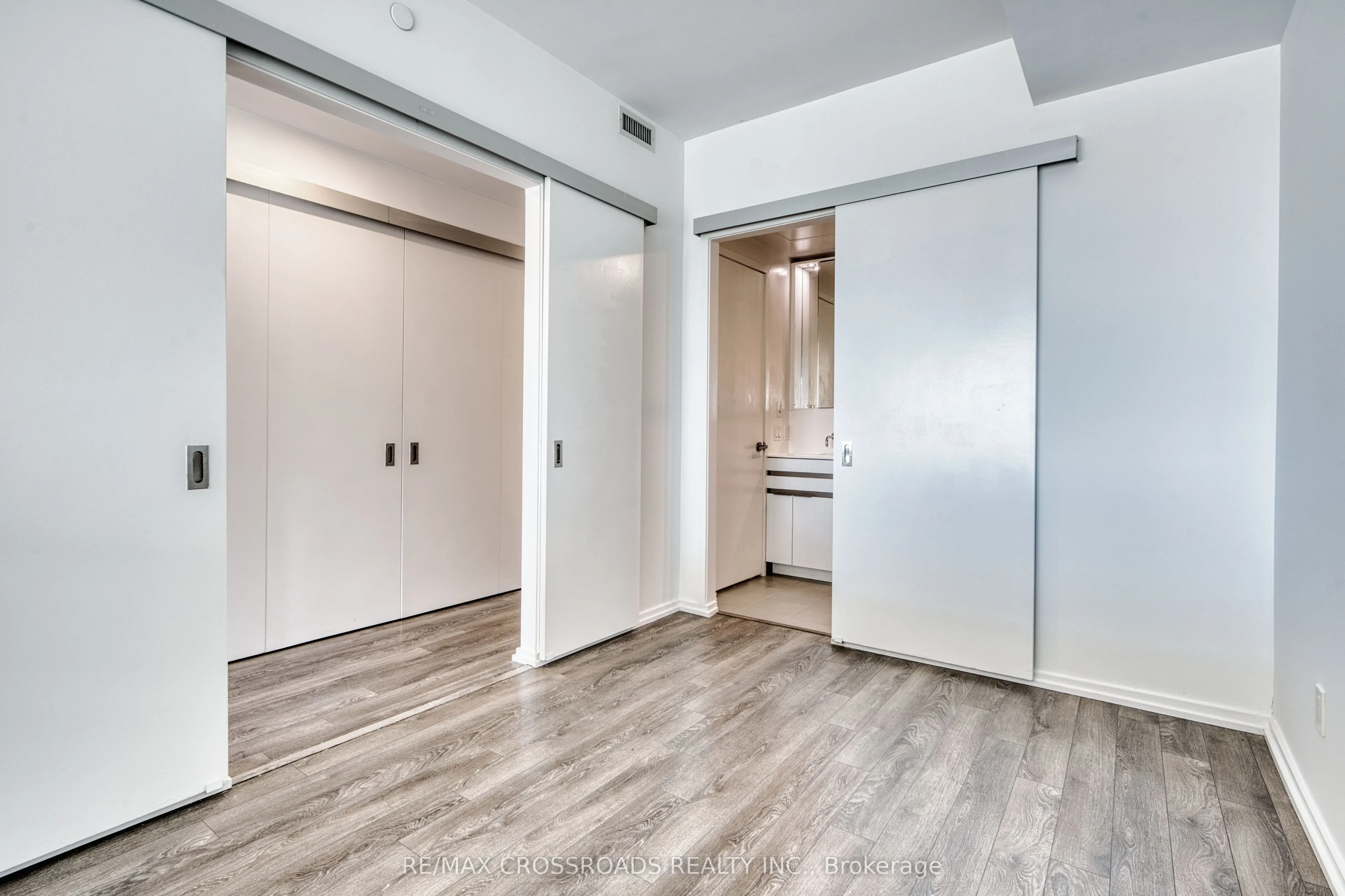 197 Yonge Street, #1510