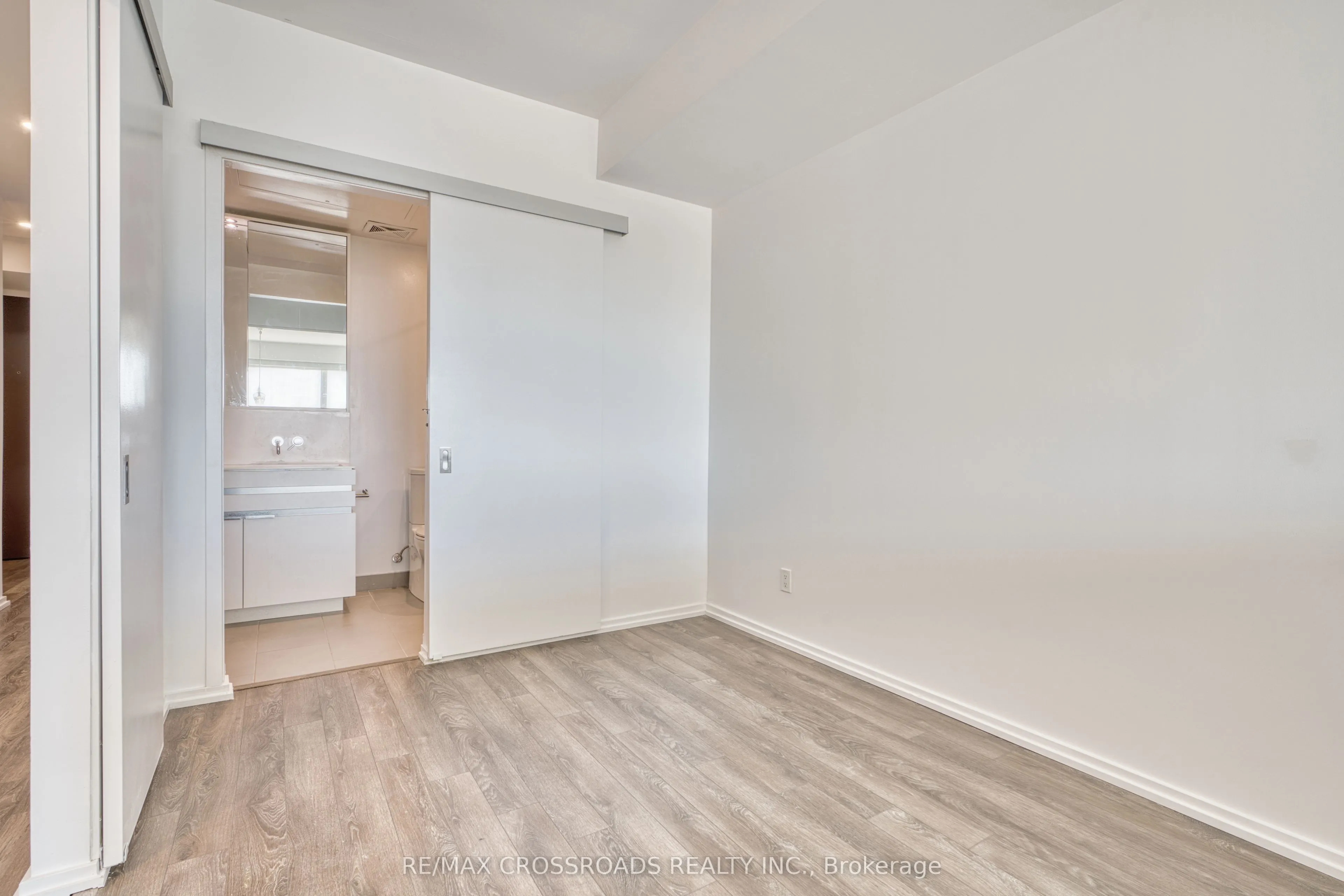 197 Yonge Street, #1510