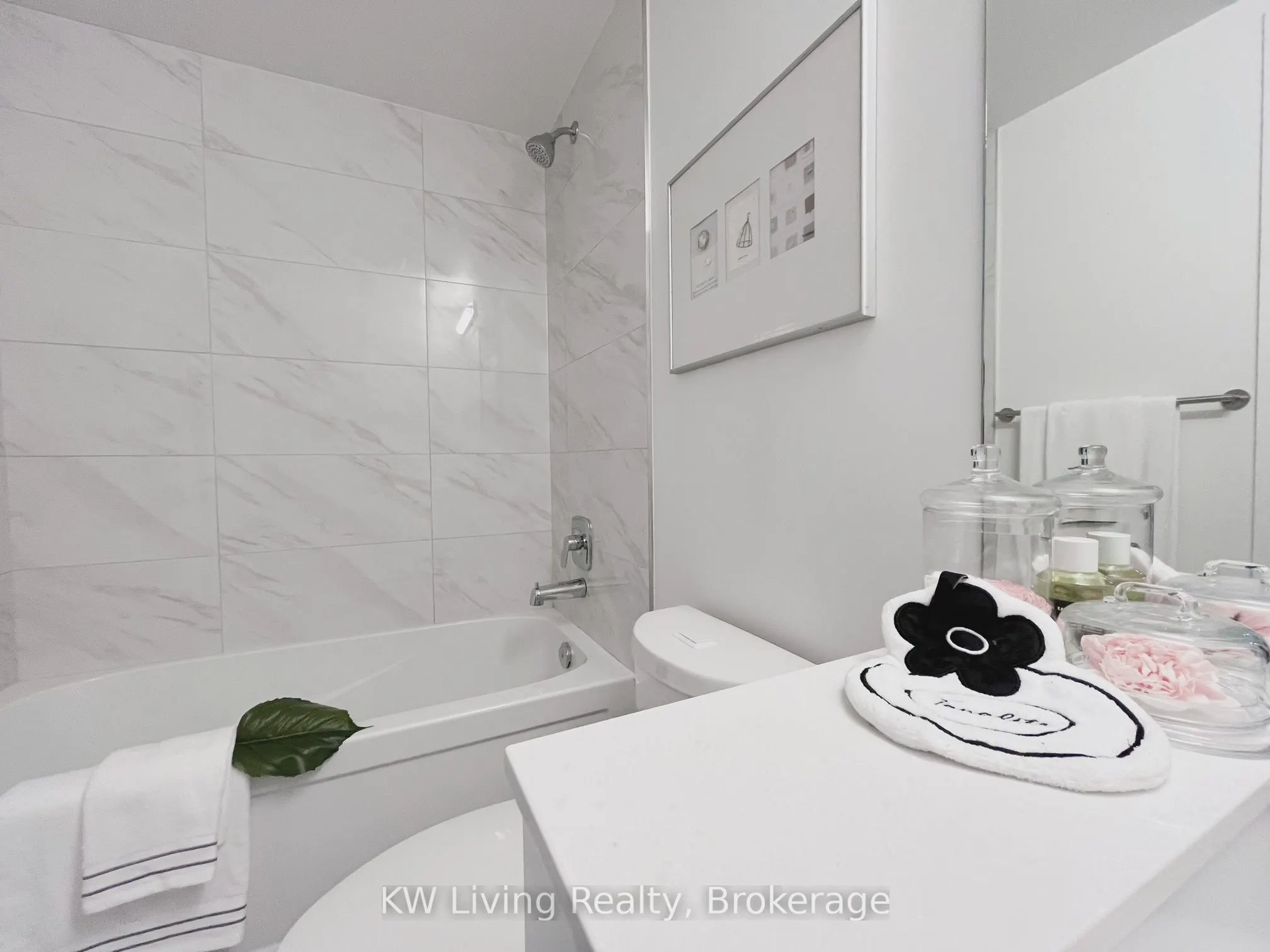 158 Front Street E, #417