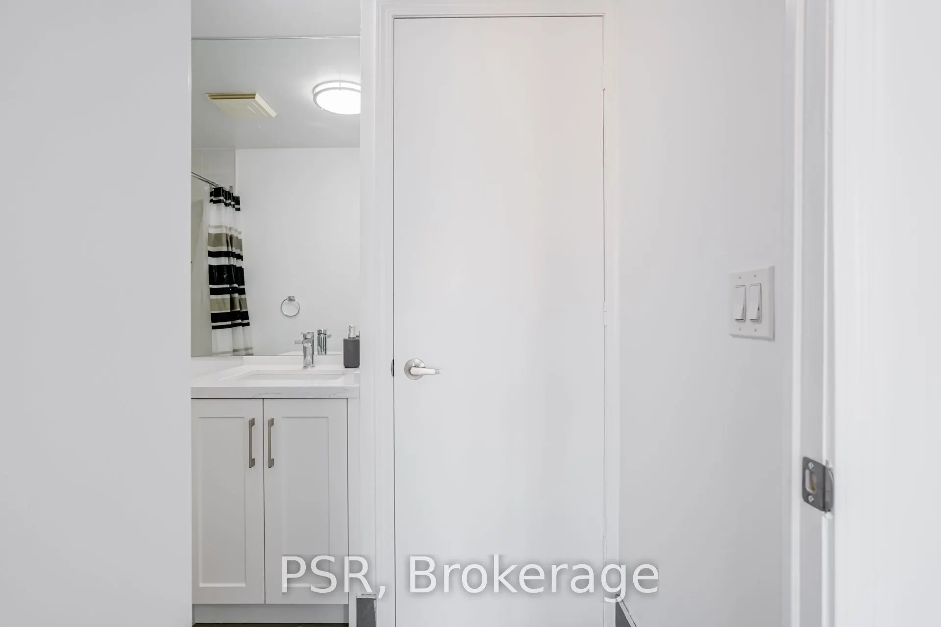 7 King Street E, #1816