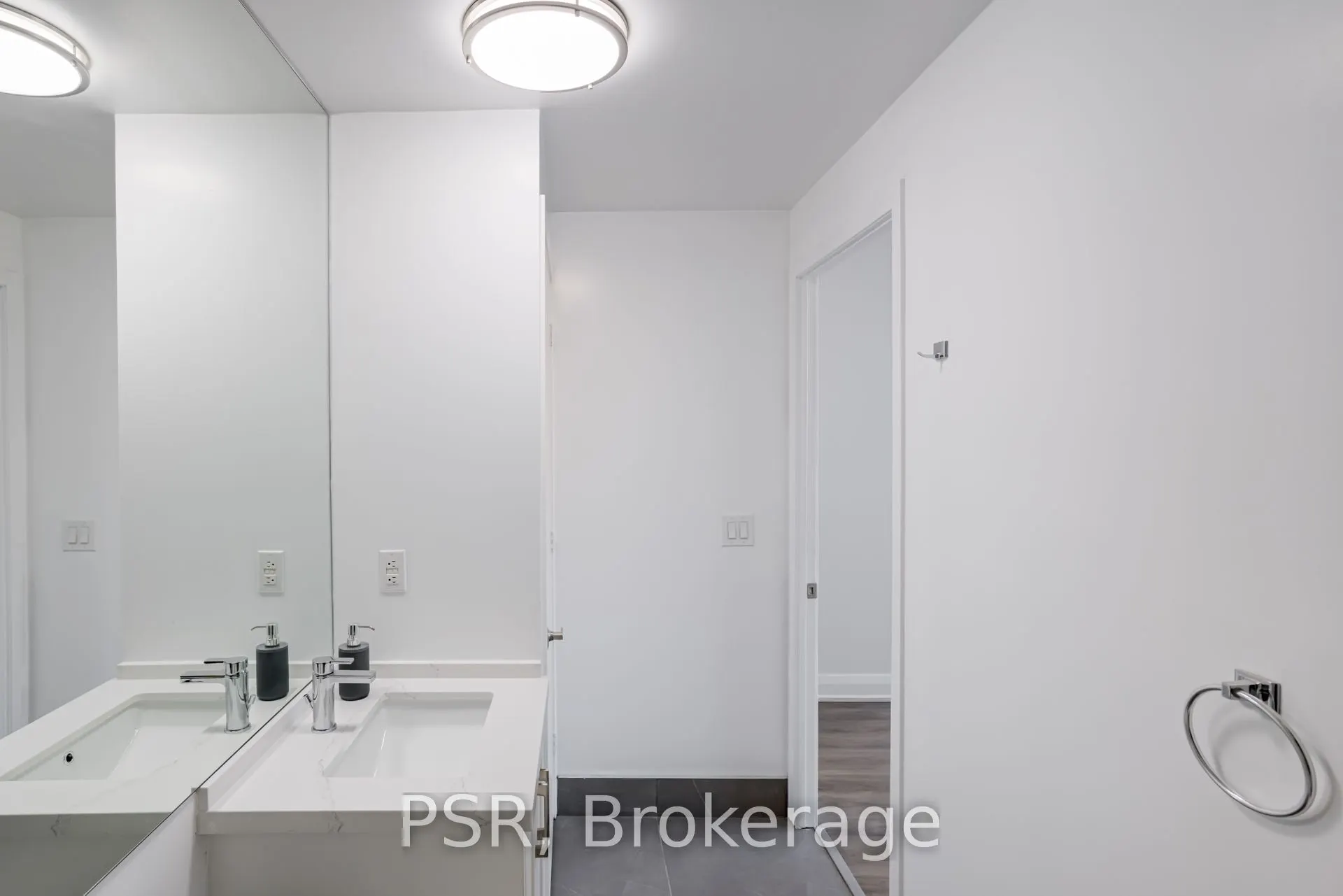 7 King Street E, #1816