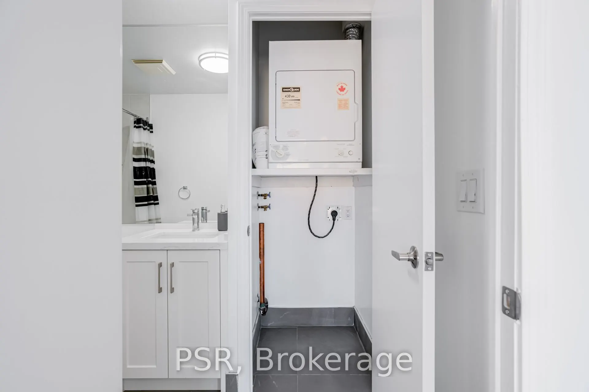 7 King Street E, #1816