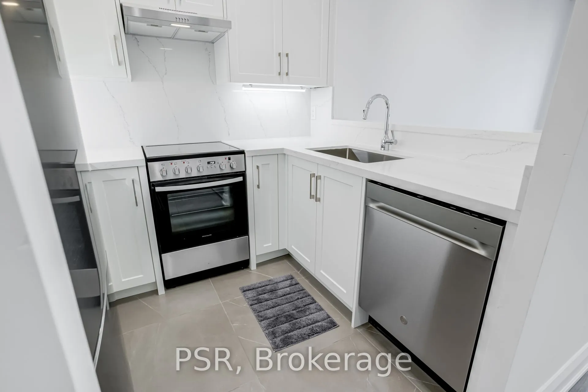 7 King Street E, #1816