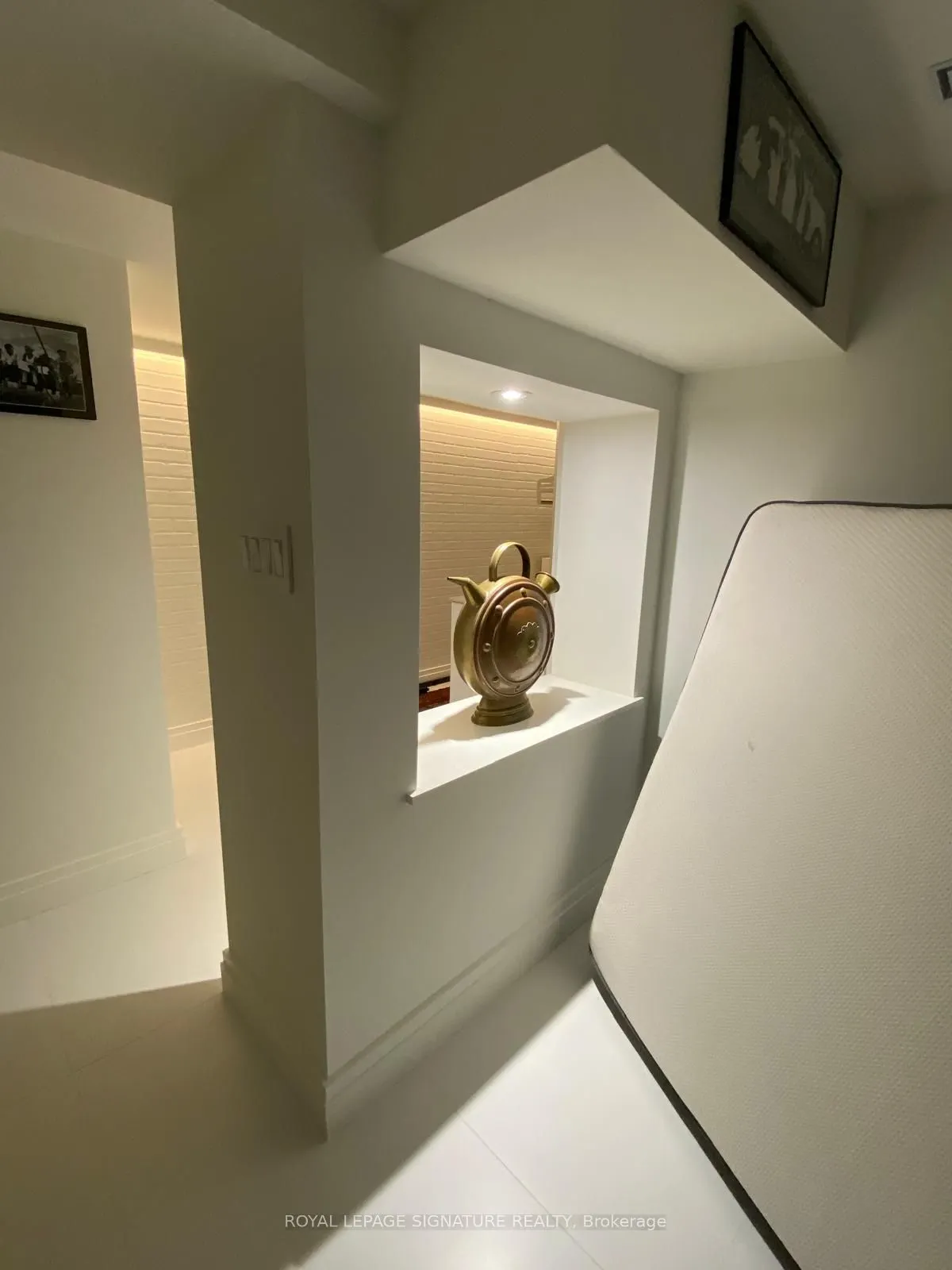 19 Teddington Park Avenue, #Bacholor