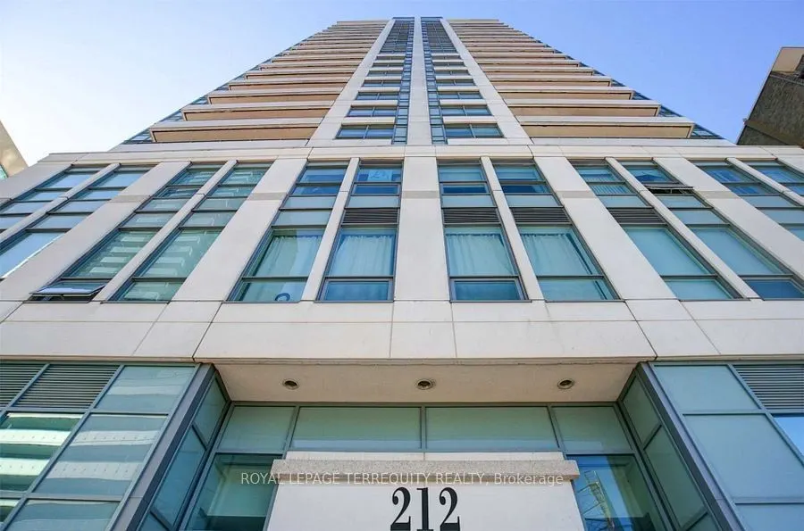 212 Eglinton Avenue E, #404