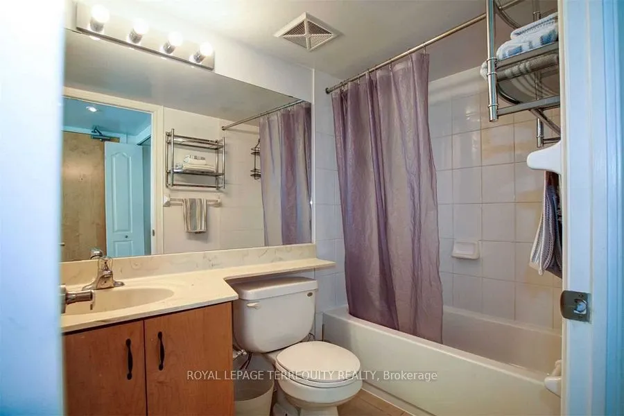 212 Eglinton Avenue E, #404