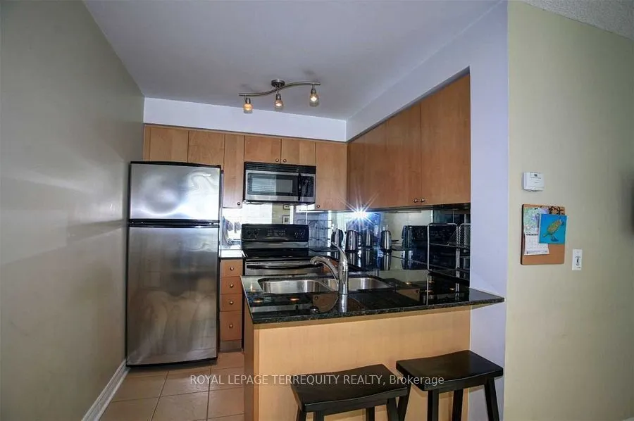 212 Eglinton Avenue E, #404
