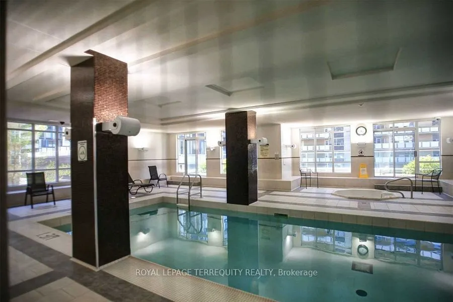 212 Eglinton Avenue E, #404