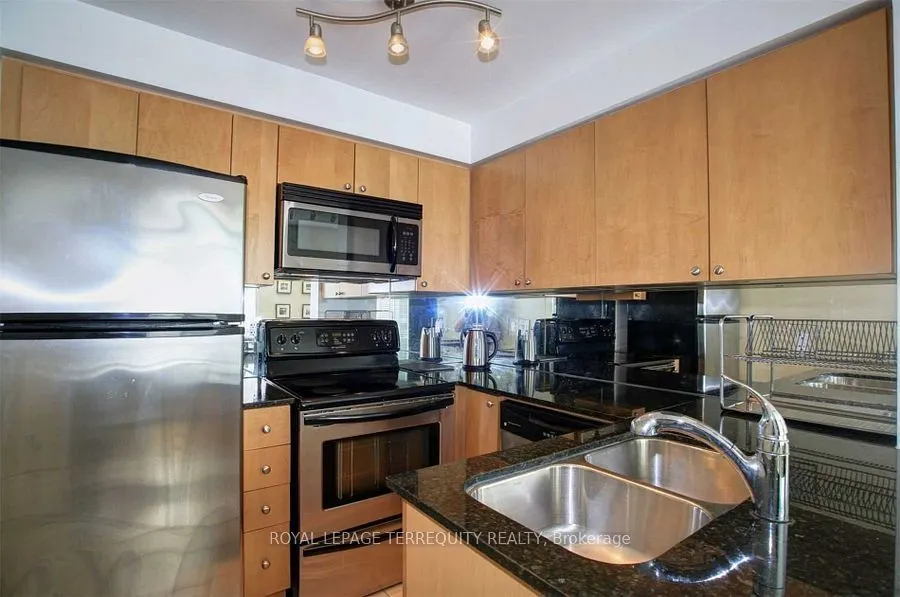 212 Eglinton Avenue E, #404