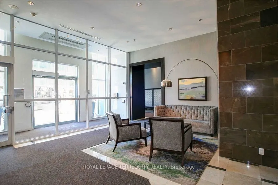 212 Eglinton Avenue E, #404