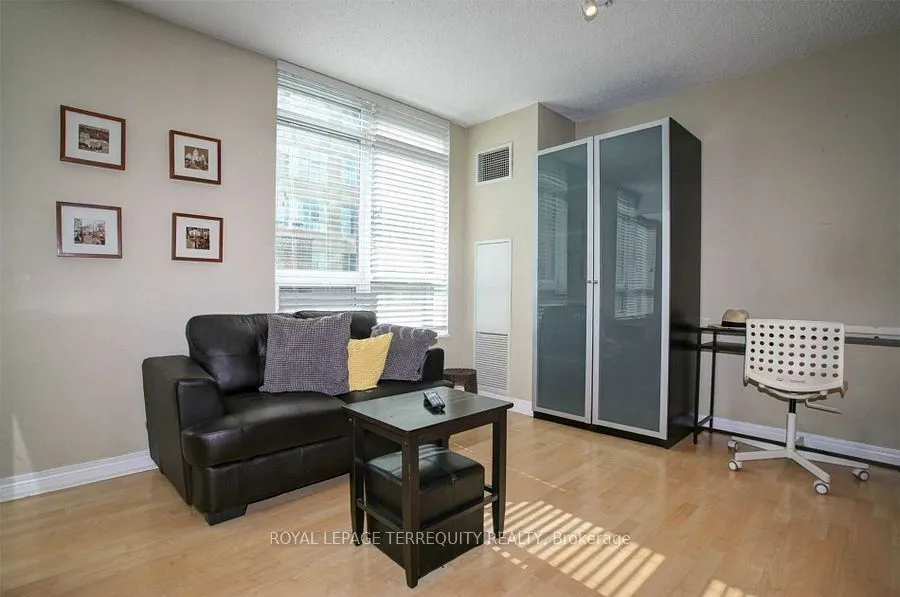 212 Eglinton Avenue E, #404