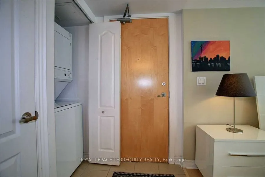 212 Eglinton Avenue E, #404