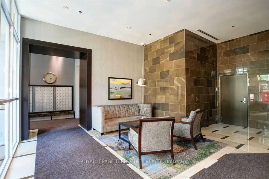 212 Eglinton Avenue E, #404