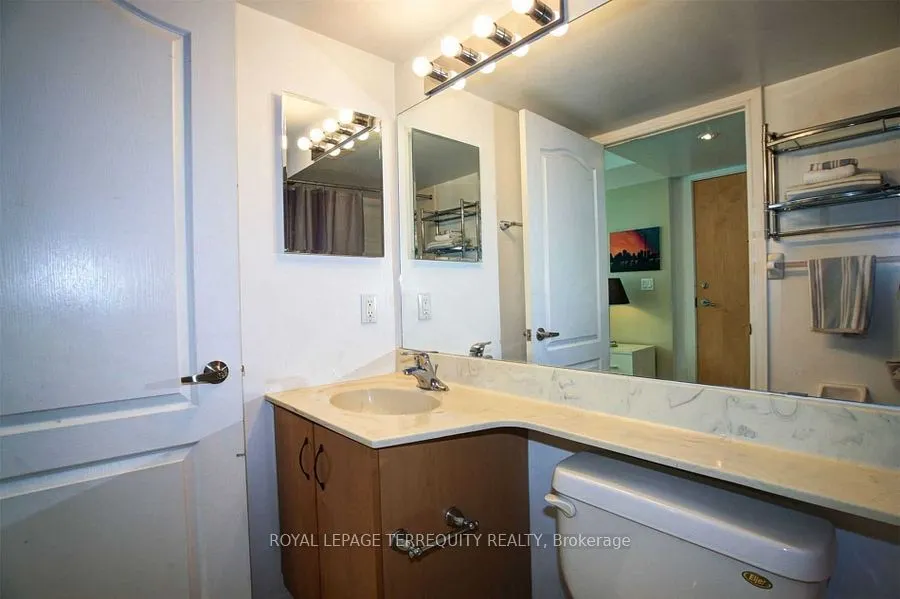 212 Eglinton Avenue E, #404
