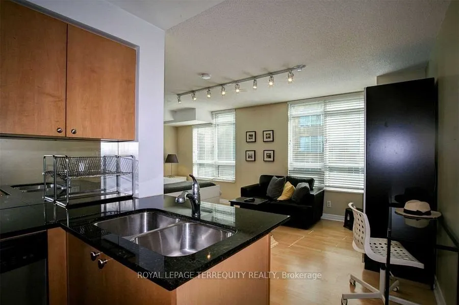 212 Eglinton Avenue E, #404