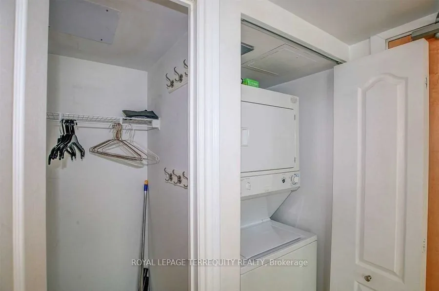 212 Eglinton Avenue E, #404