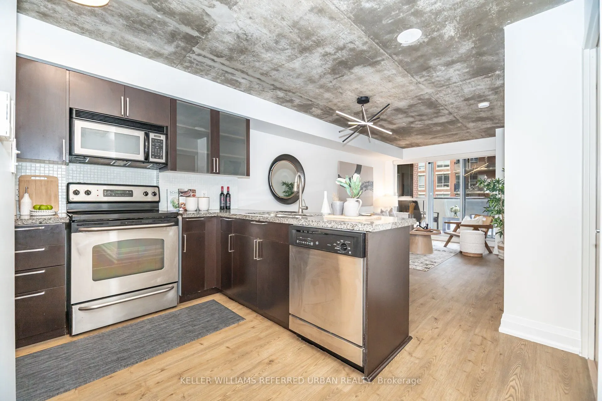 1005 King Street W, #414