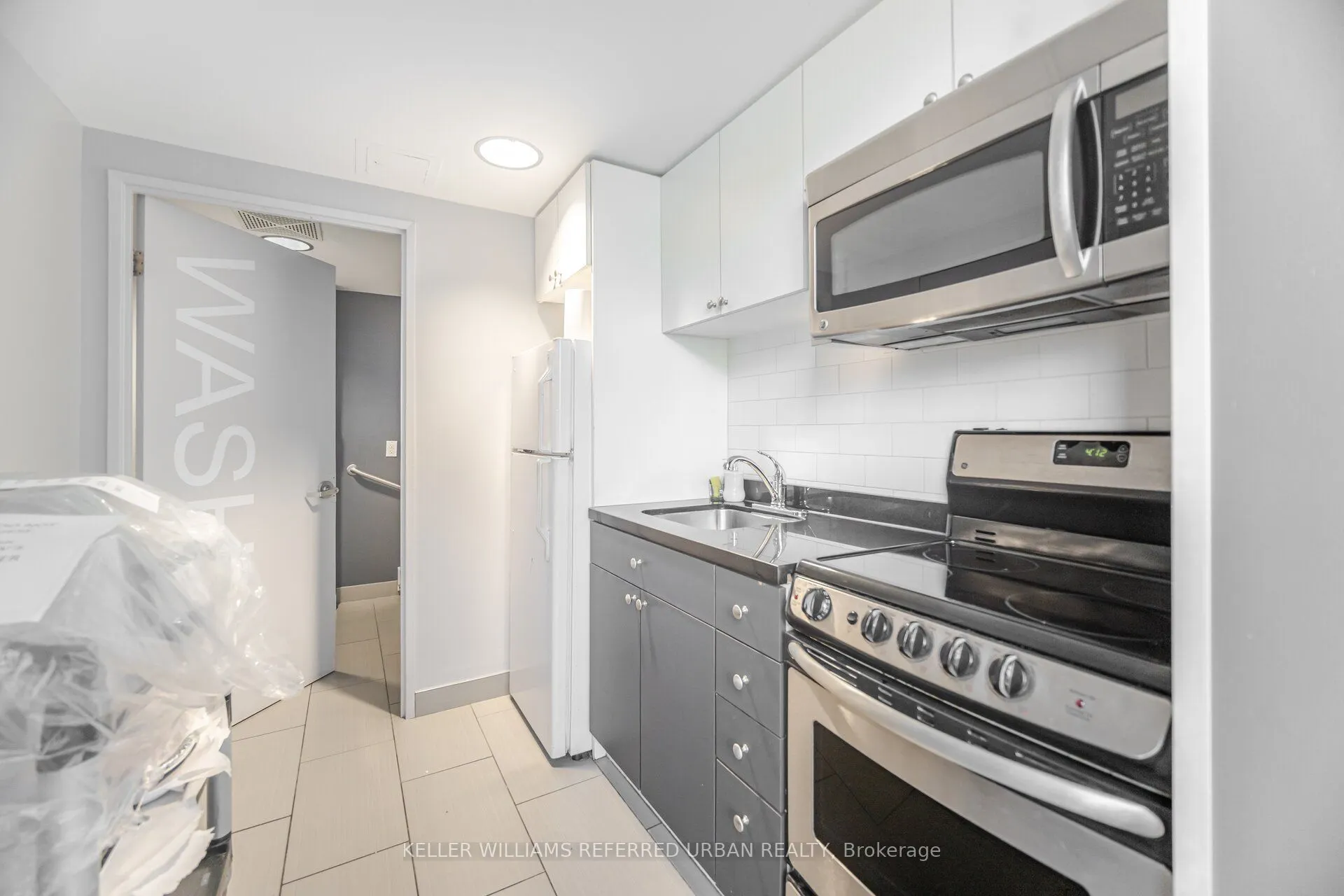 1005 King Street W, #414
