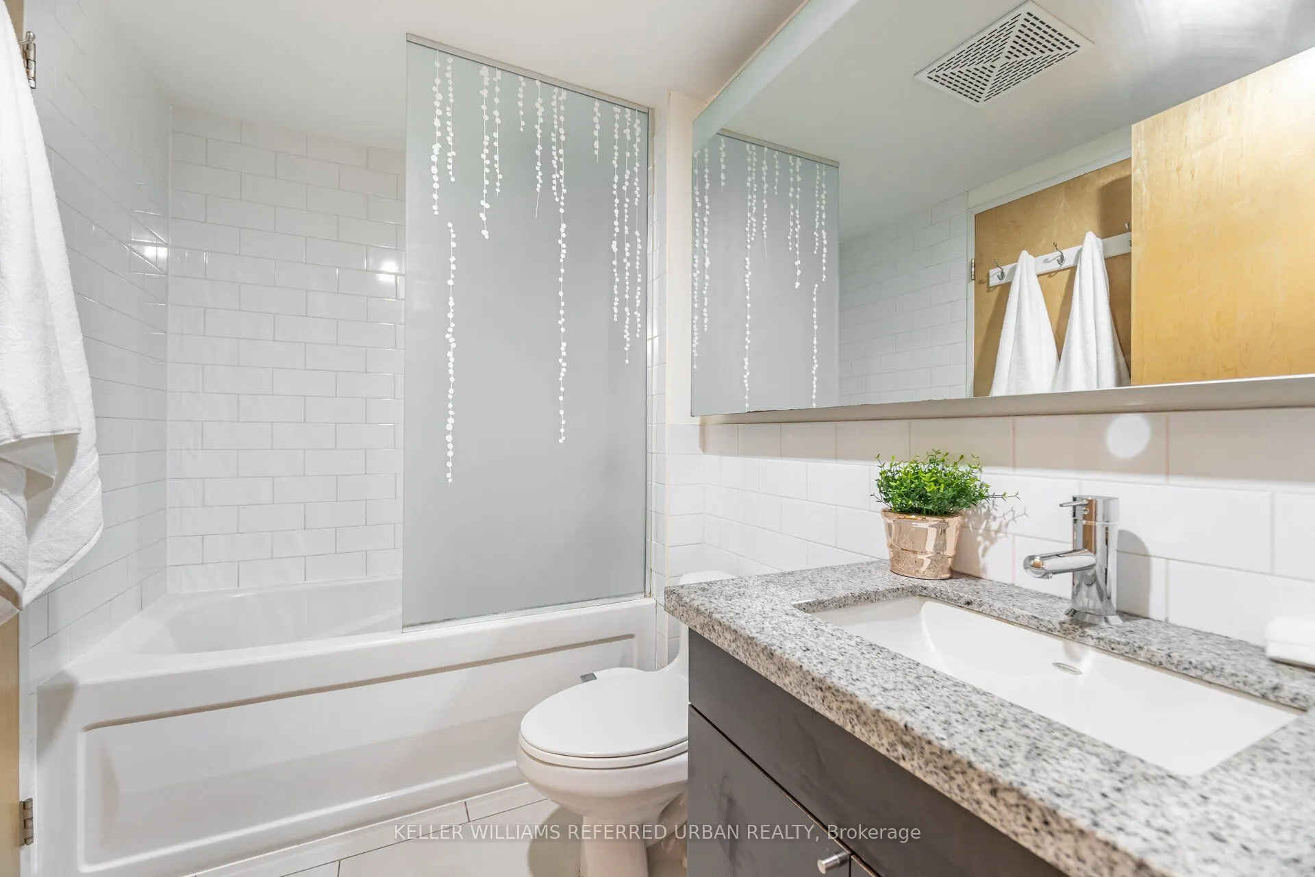 1005 King Street W, #414