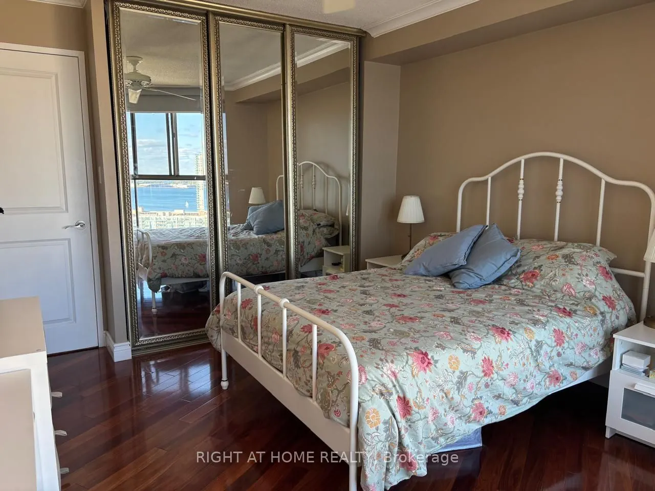 270 Queens Quay W, #3001