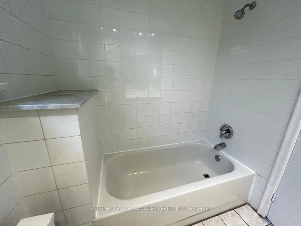 131 Kenwood Avenue, #3