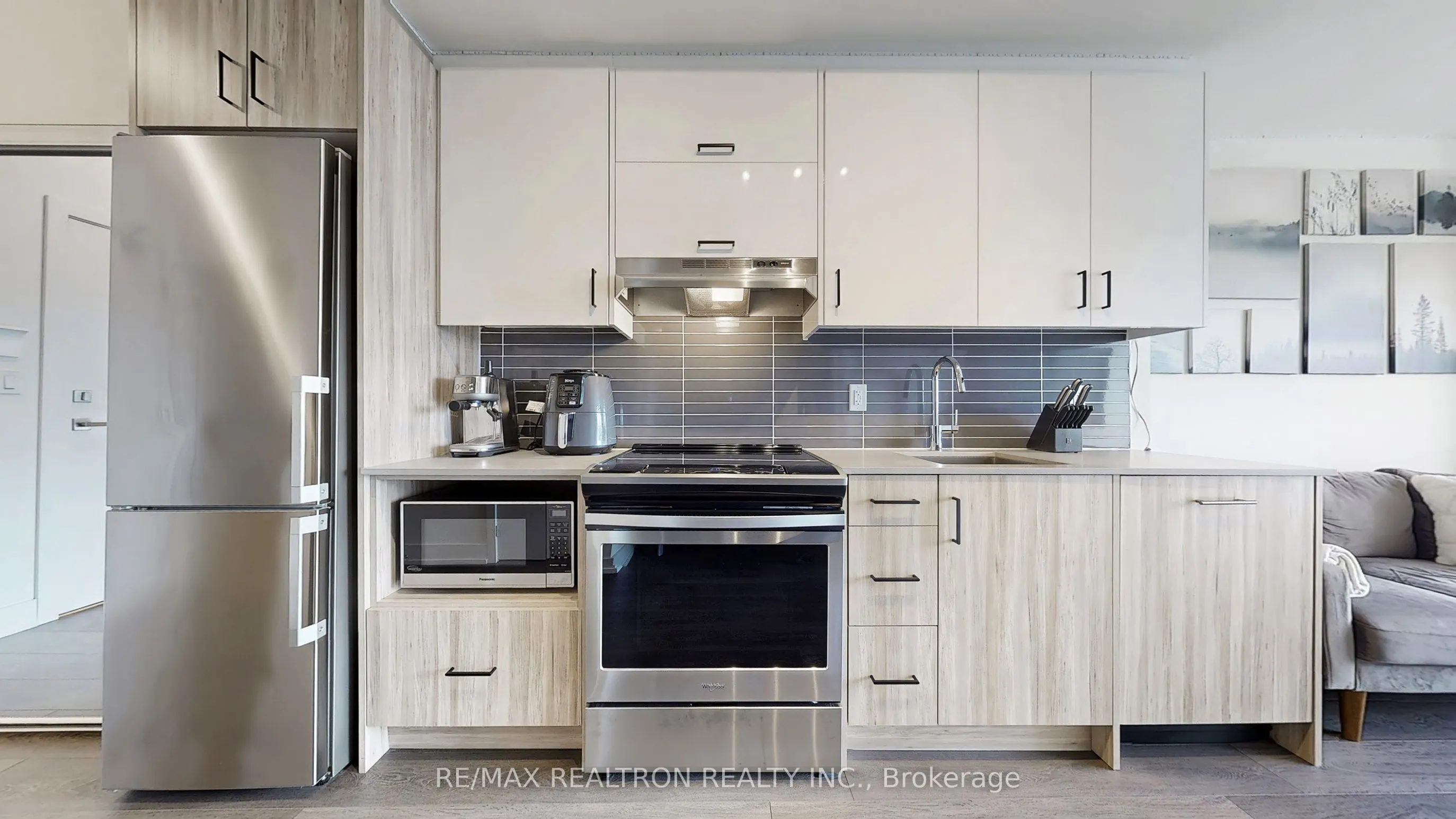 180 Fairview Mall Drive, #1605