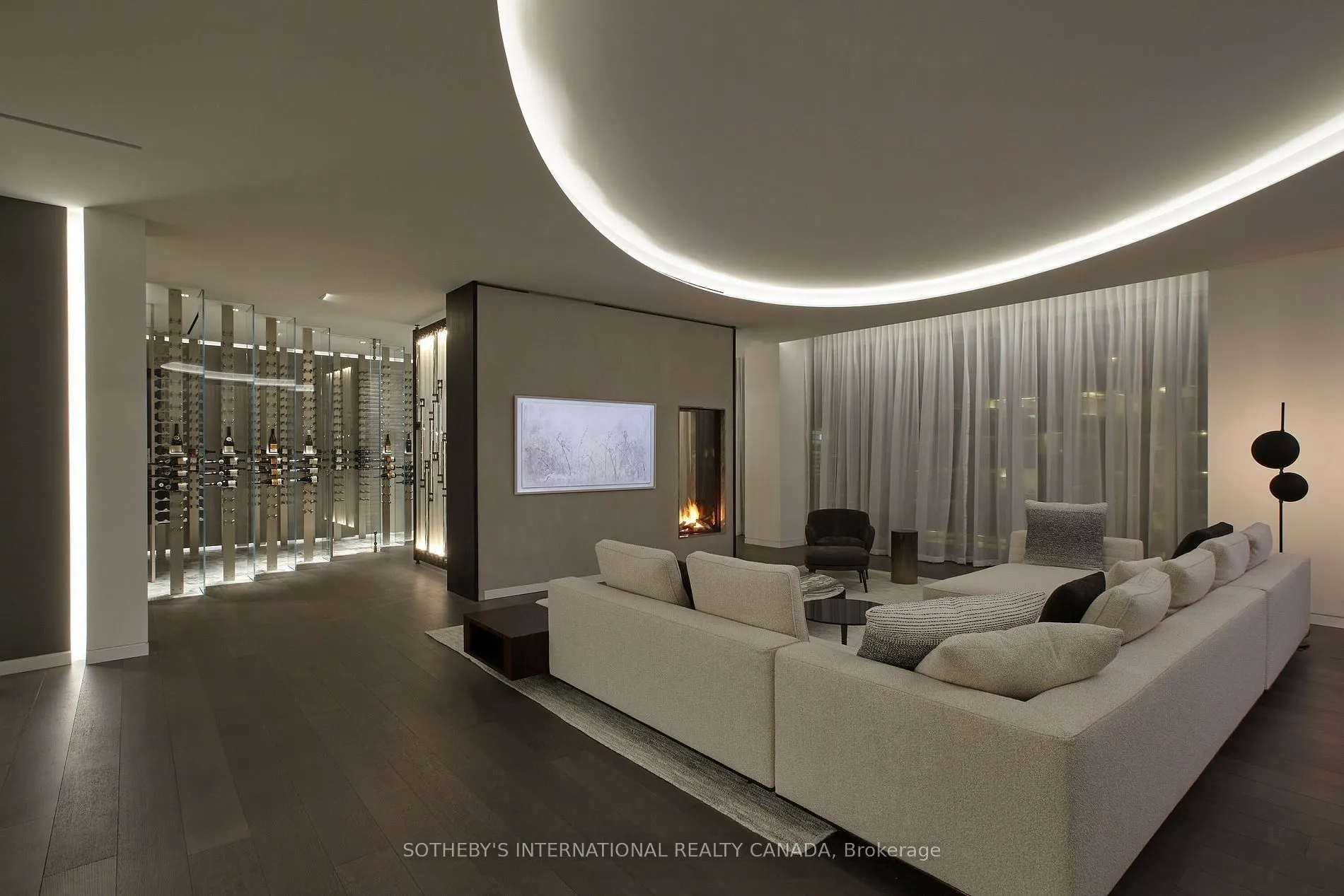 183 Wellington Street W