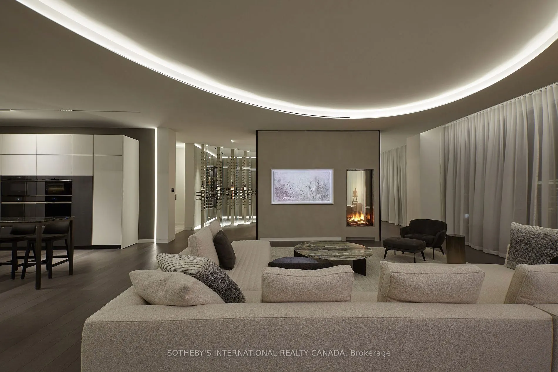 183 Wellington Street W