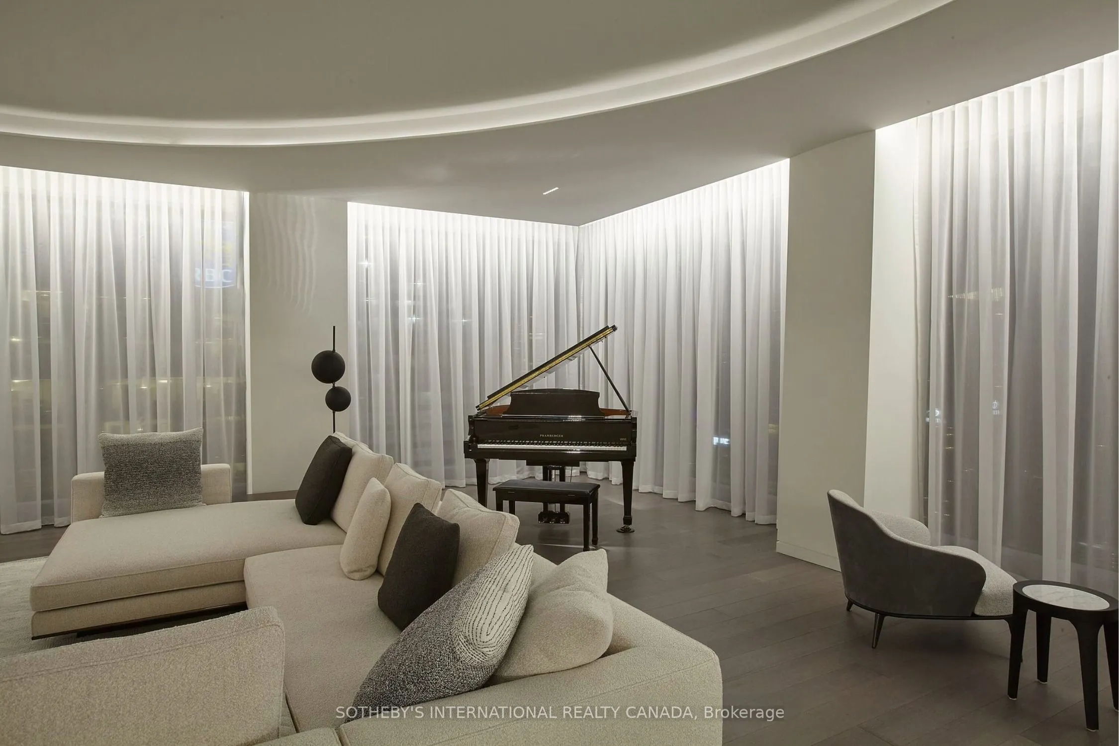 183 Wellington Street W