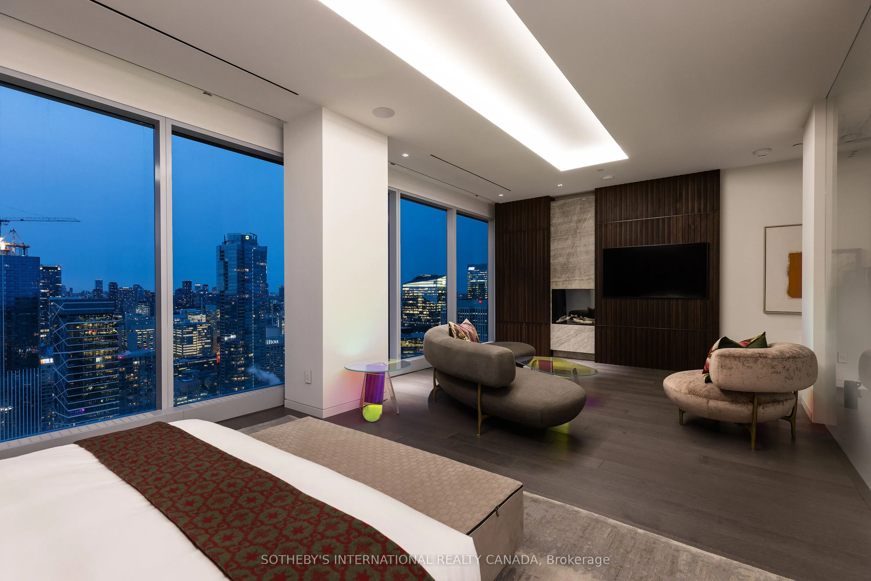 183 Wellington Street W