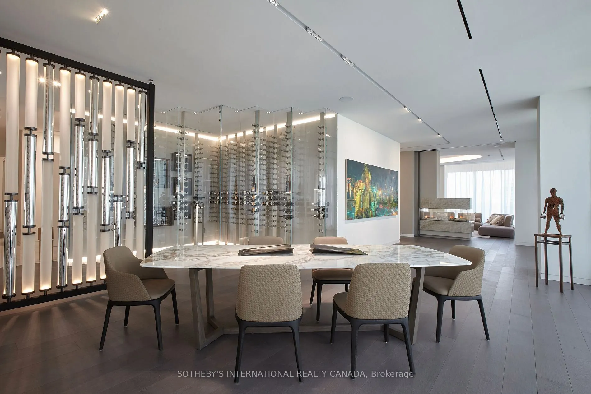183 Wellington Street W