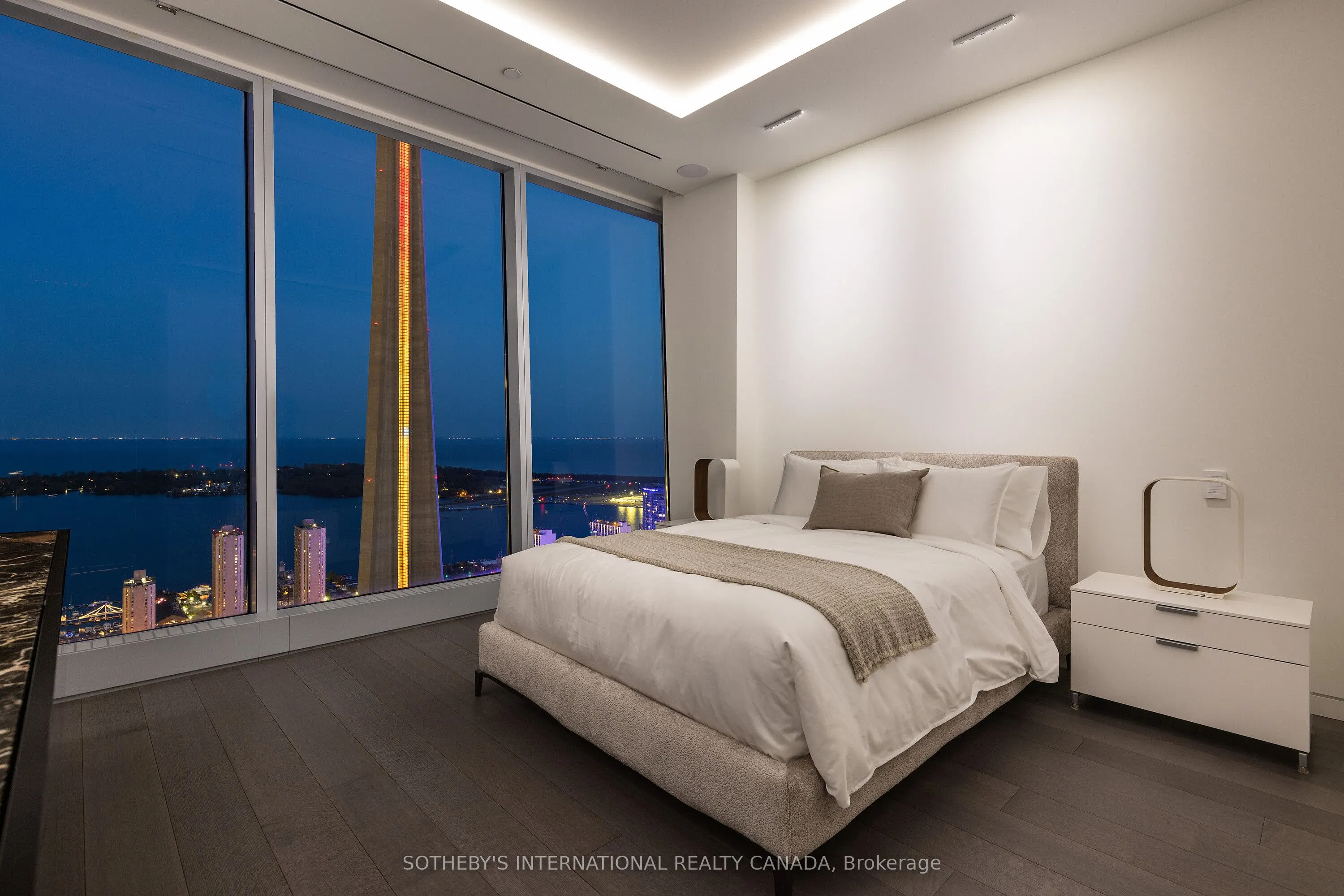 183 Wellington Street W