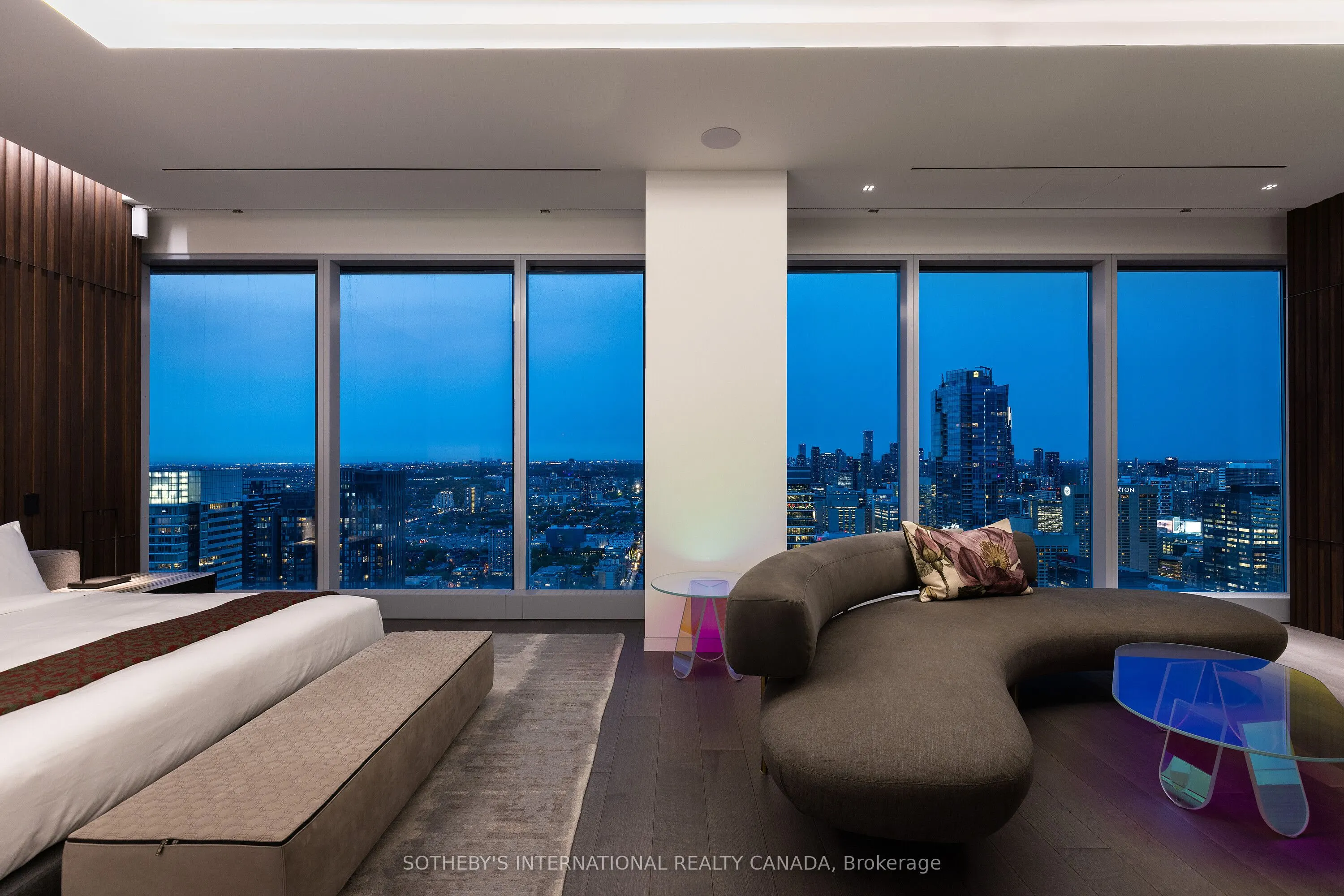 183 Wellington Street W
