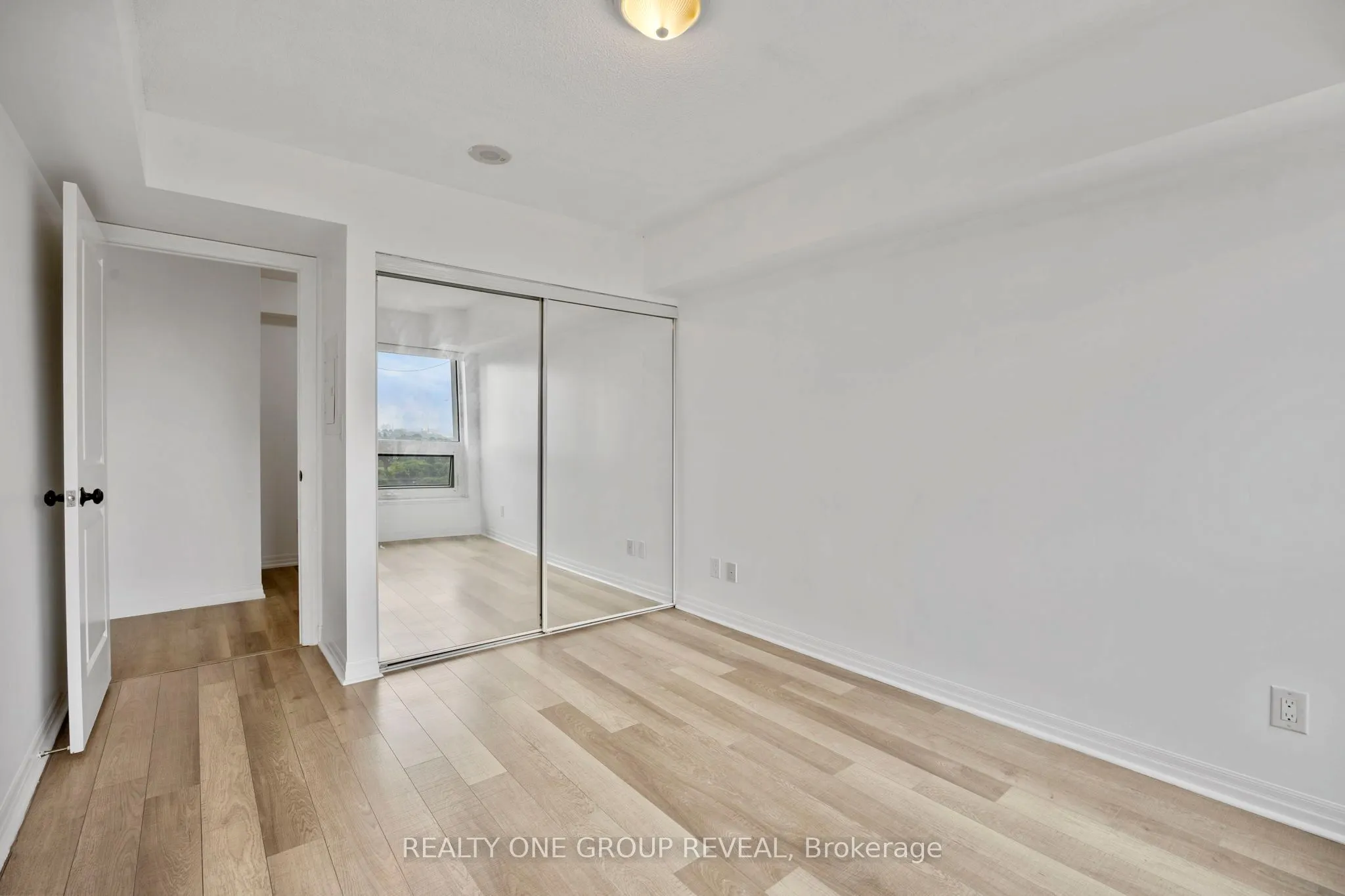 2015 Sheppard Avenue E