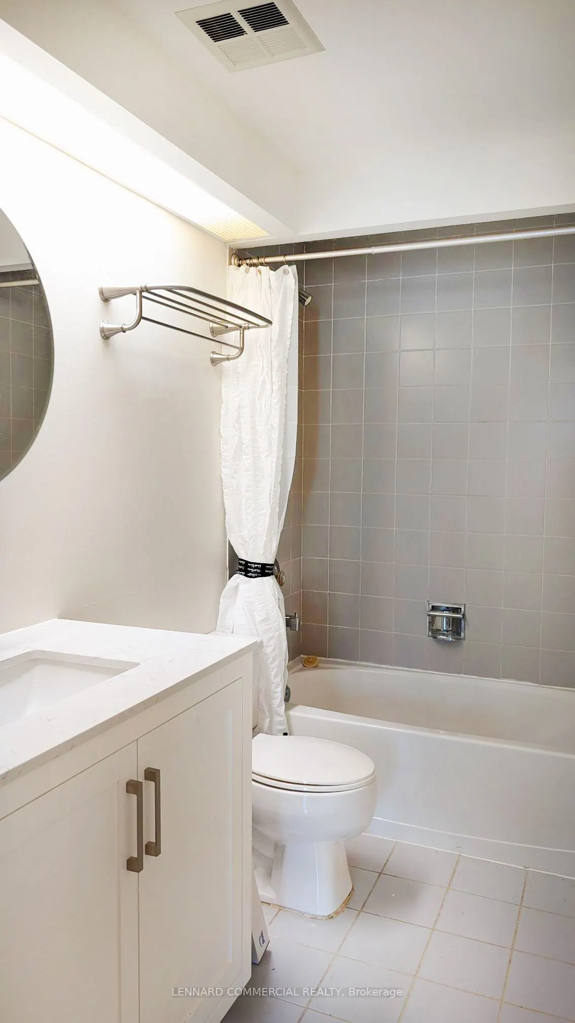 77 Harbour Square, #708