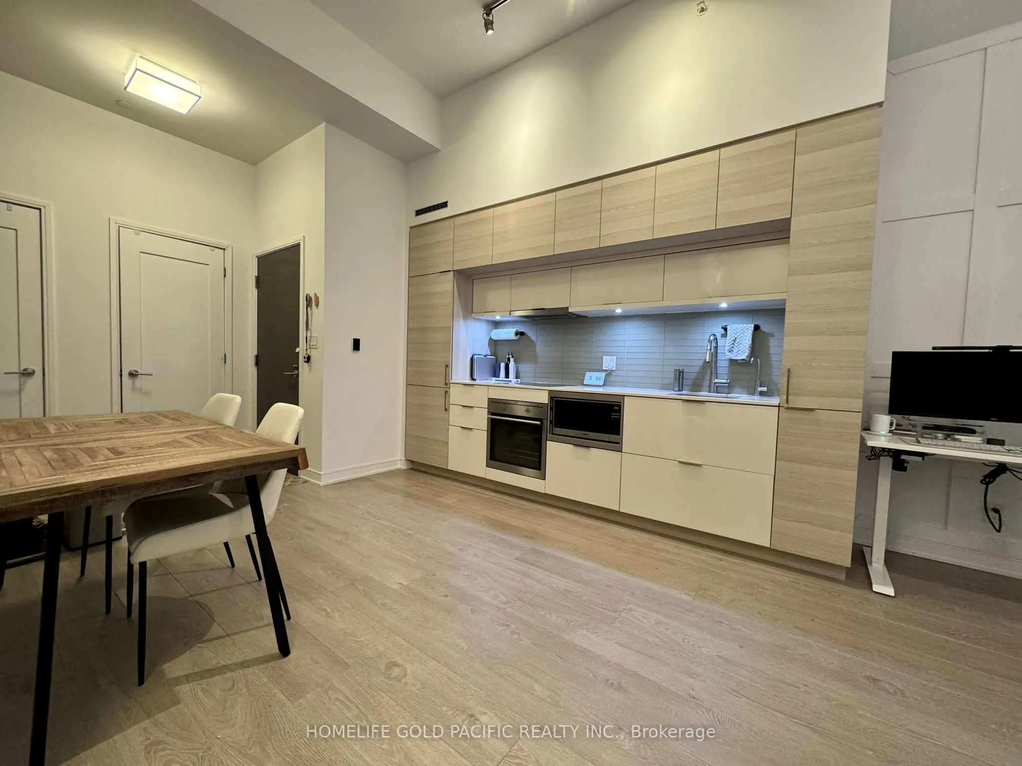88 Scott Street, #205